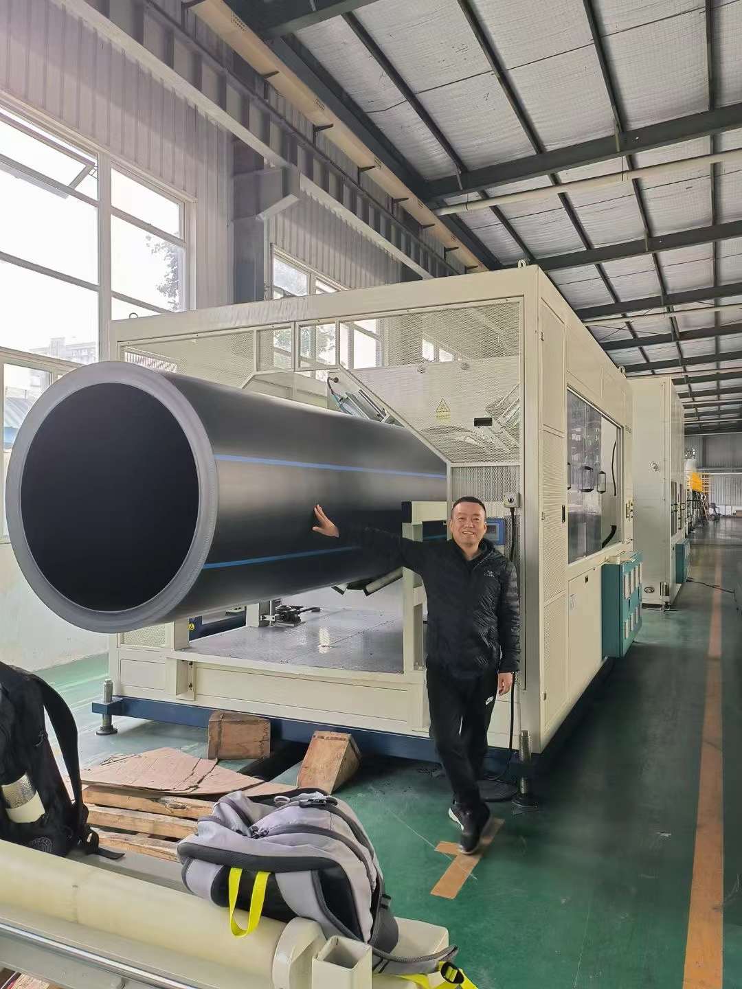 Tin tốt! Thiết bị ép đùn ống vách dày chống nóng chảy đường kính lớn Fangli PE（1200mm đã được khách hàng chấp nhận thành công