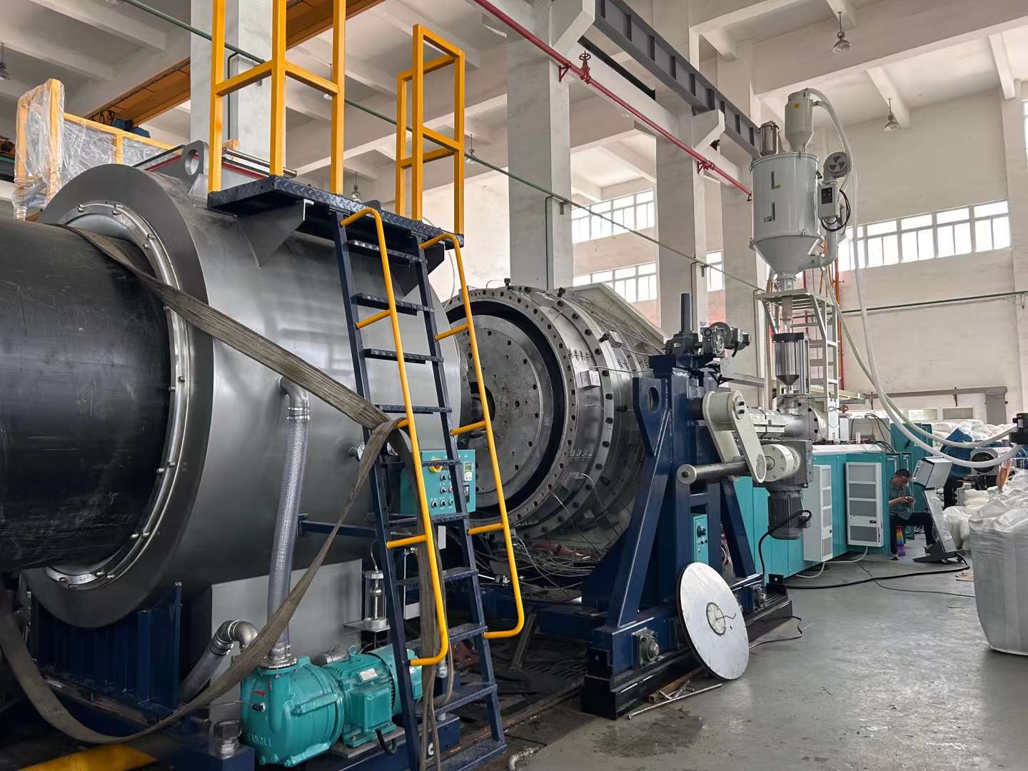 Ống có độ dày cao và đường kính lớn: làm thế nào để tránh võng khi đùn ống